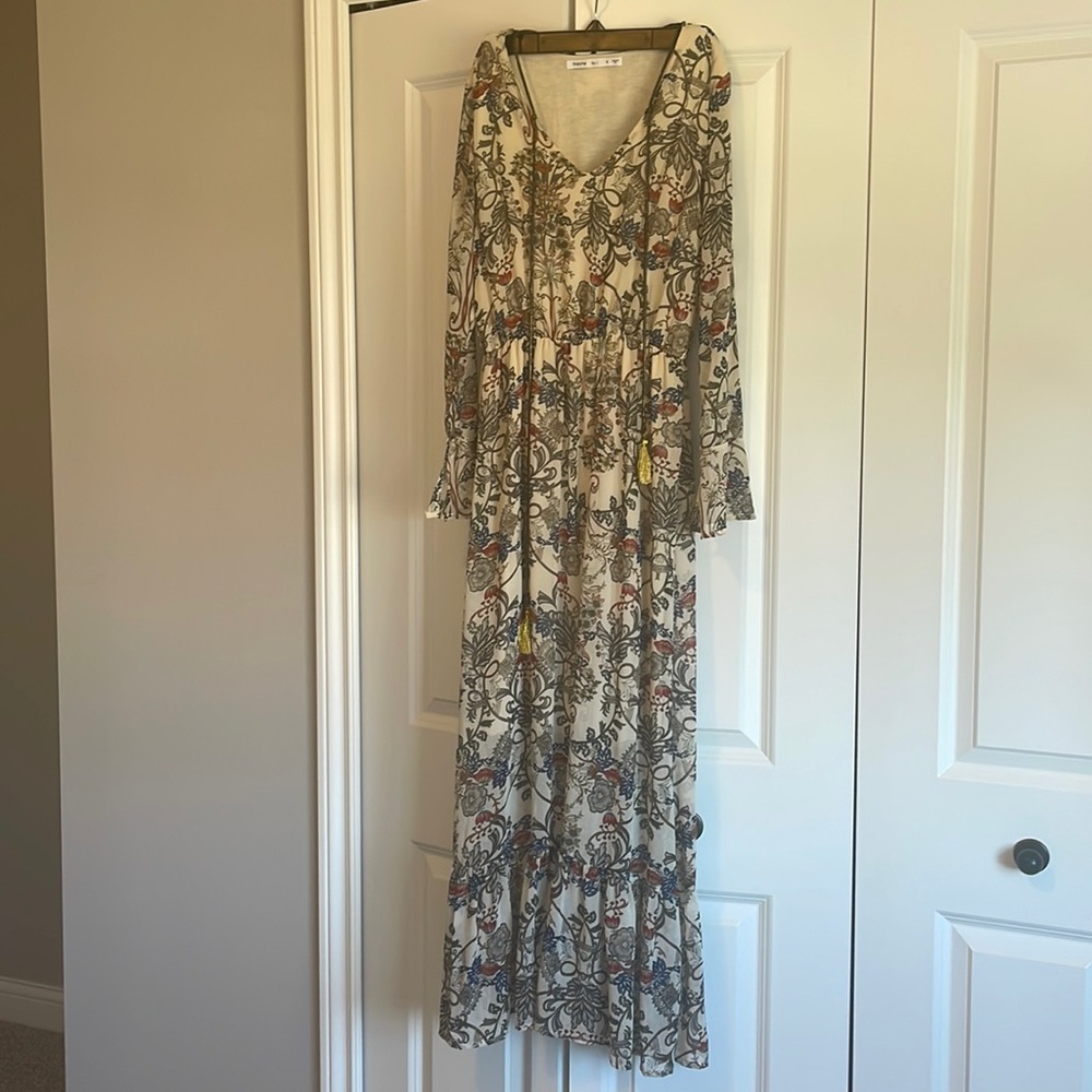 Beautiful floral maxi dress, size Small
